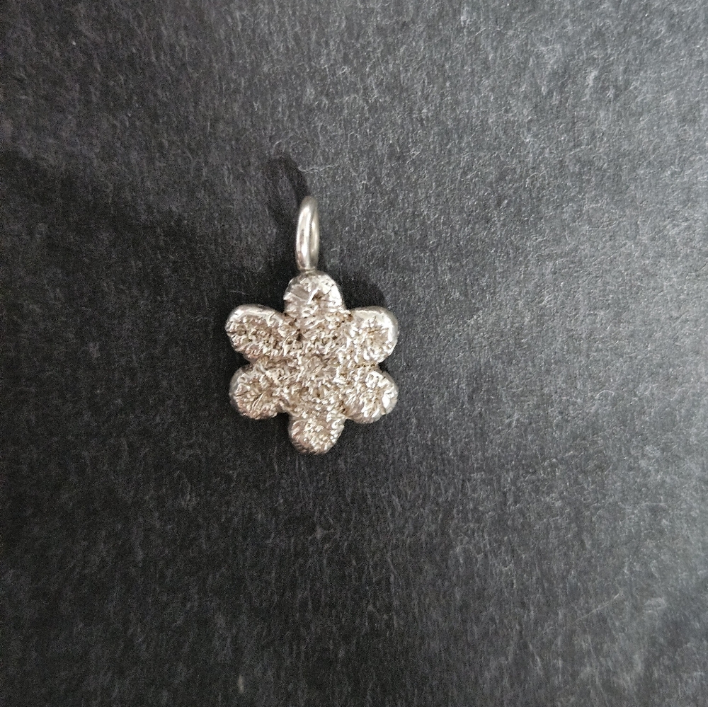 Silver Lace Flower Pendant - Picture 2 of 3